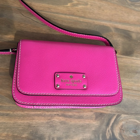 Kate Spade Wellesley Small Fynn leather crossbody - Picture 2 of 7